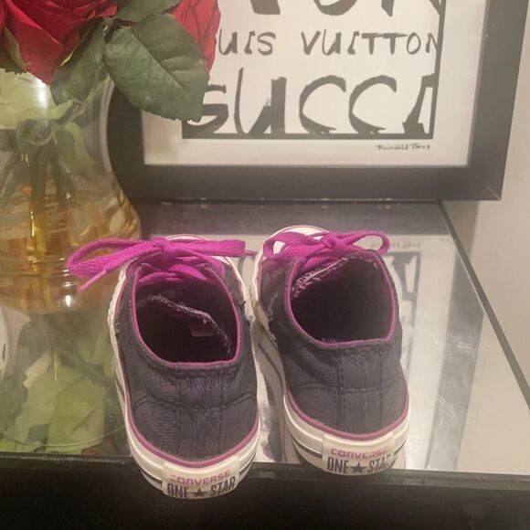 𝅺girls Converse Sneakers - Picture 3 of 6